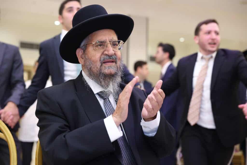 בהשתתפות רבנים: רבה של יקנעם השיא את נכדו בבני ברק