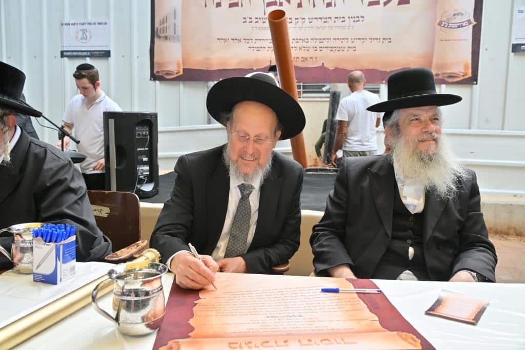 מעמד הנחת אבן הפינה לבית הכנסת שלא "מדברים בתפילה"