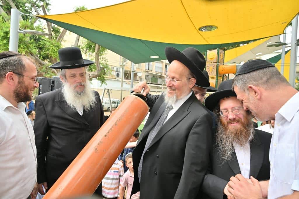 מעמד הנחת אבן הפינה לבית הכנסת שלא "מדברים בתפילה"