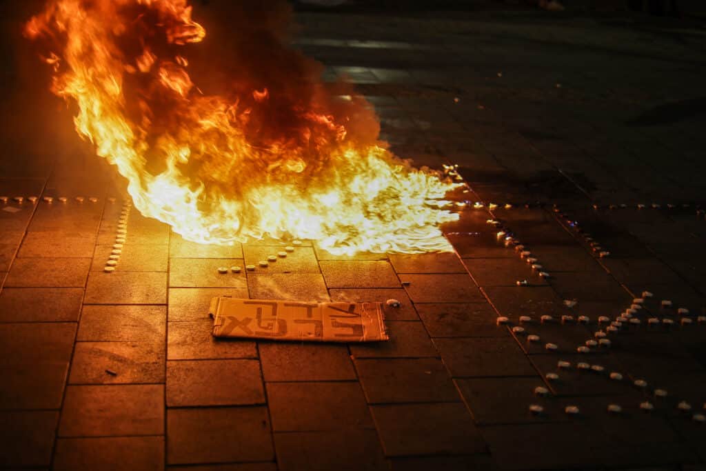 מאות מחו בקפלן במחאה נגד הפרקליטות - שוטר נפצע קשה