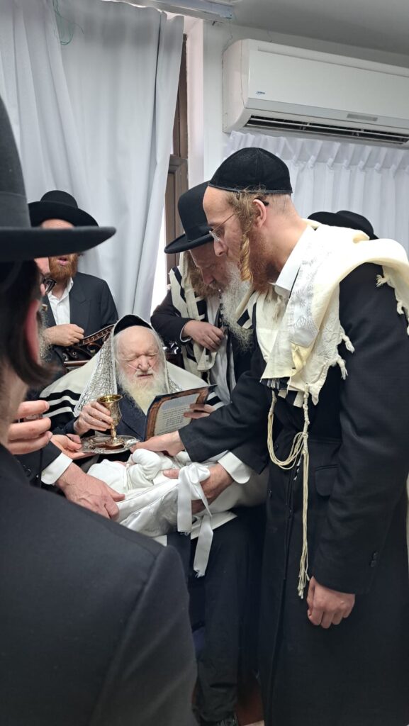 ברית ותפילין: השמחה הכפולה בבית הראב"ד