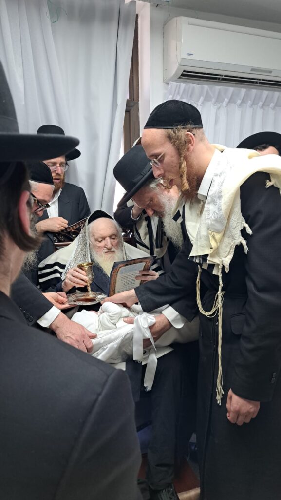 ברית ותפילין: השמחה הכפולה בבית הראב"ד