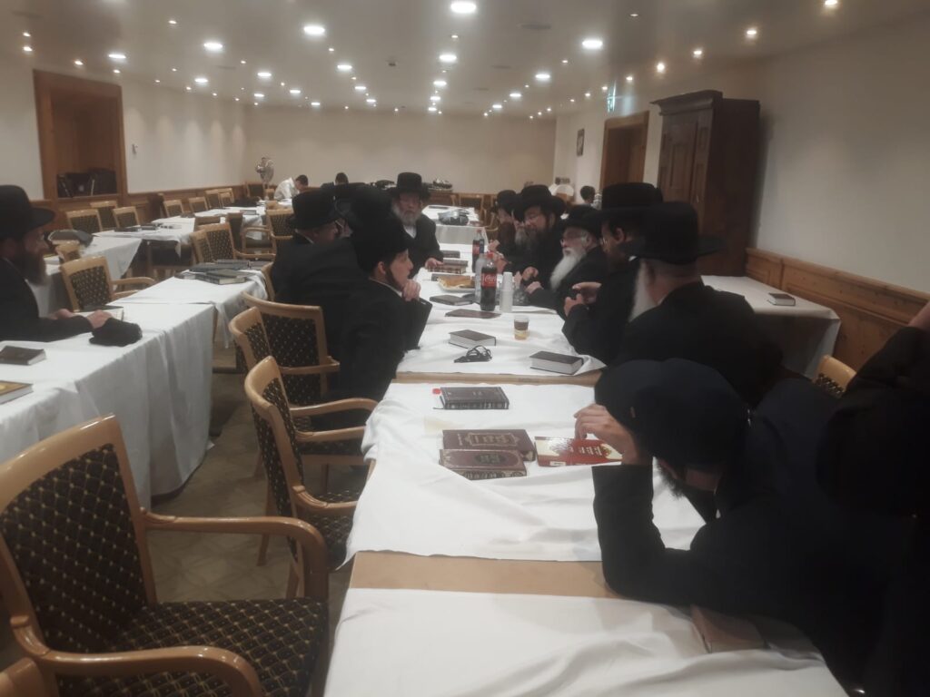 תיעוד: האדמו"ר מויען ערך לחיים במלון בדאבוס