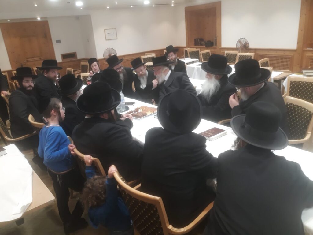 תיעוד: האדמו"ר מויען ערך לחיים במלון בדאבוס