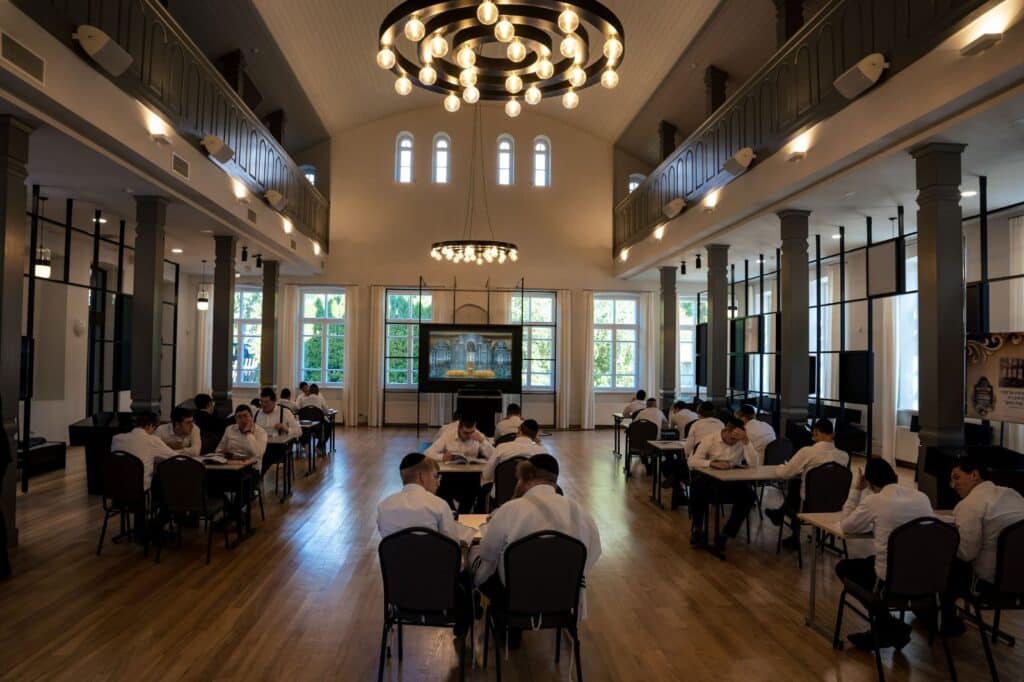 הגרש"ב סורוצקין גאל את בניין ישיבת טעלז בליטא