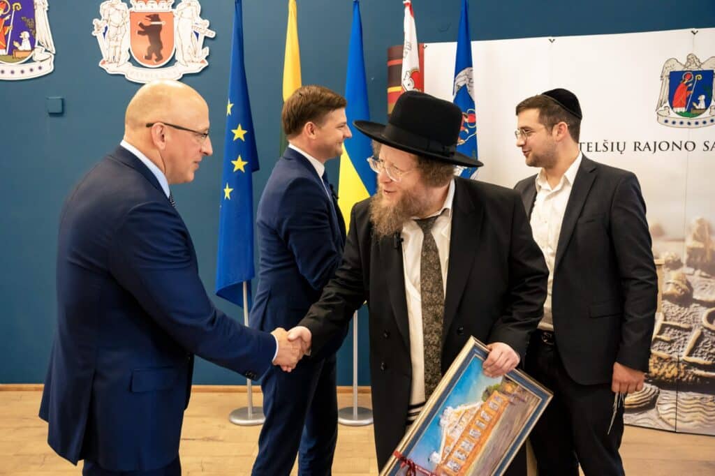 הגרש"ב סורוצקין גאל את בניין ישיבת טעלז בליטא