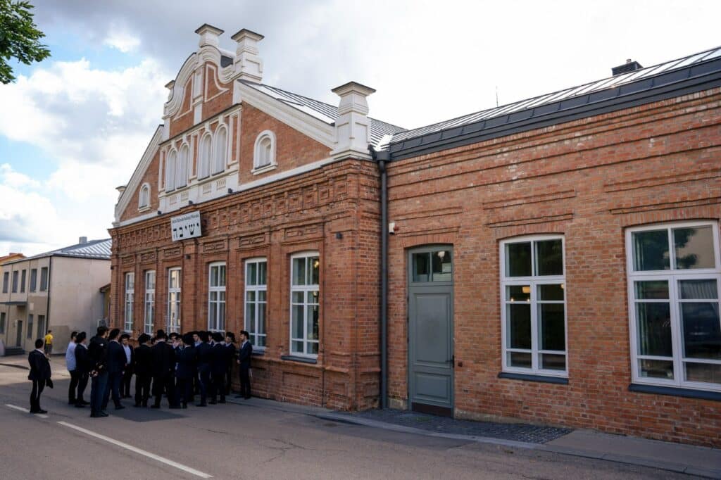 הגרש"ב סורוצקין גאל את בניין ישיבת טעלז בליטא