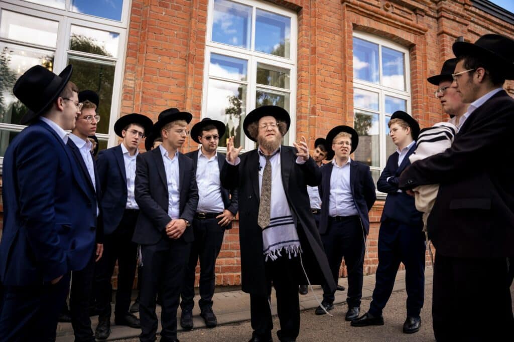 הגרש"ב סורוצקין גאל את בניין ישיבת טעלז בליטא