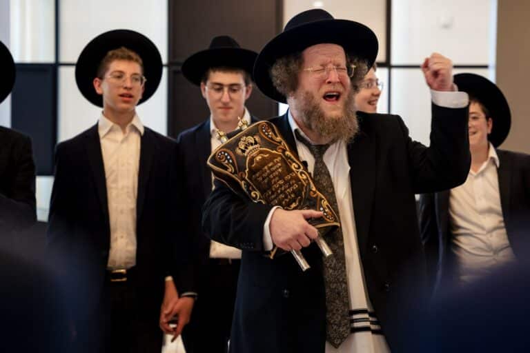 הגרש"ב סורוצקין גאל את בניין ישיבת טעלז בליטא