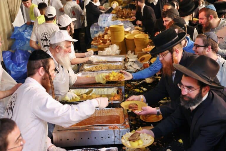 עשרות אלפי המתפללים נהנו מארוחות ושתייה קרה