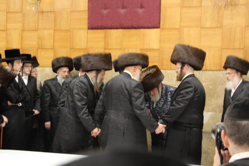 בשמחת החתונה: הרבי מויז'ניץ רקד עם ההויז בחור המיתולוגי