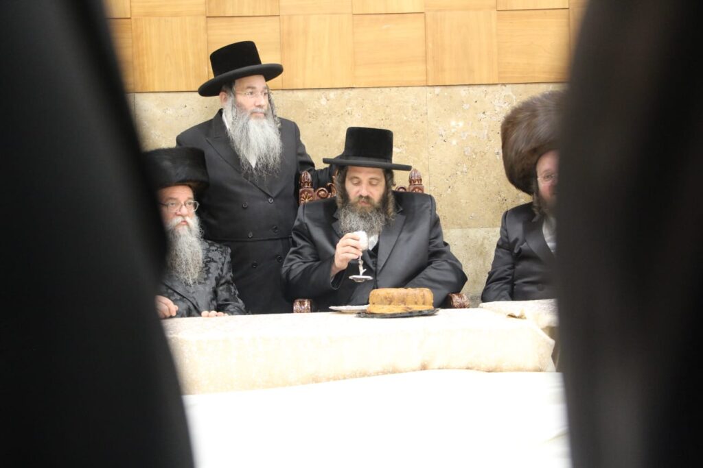 בשמחת החתונה: הרבי מויז'ניץ רקד עם ההויז בחור המיתולוגי