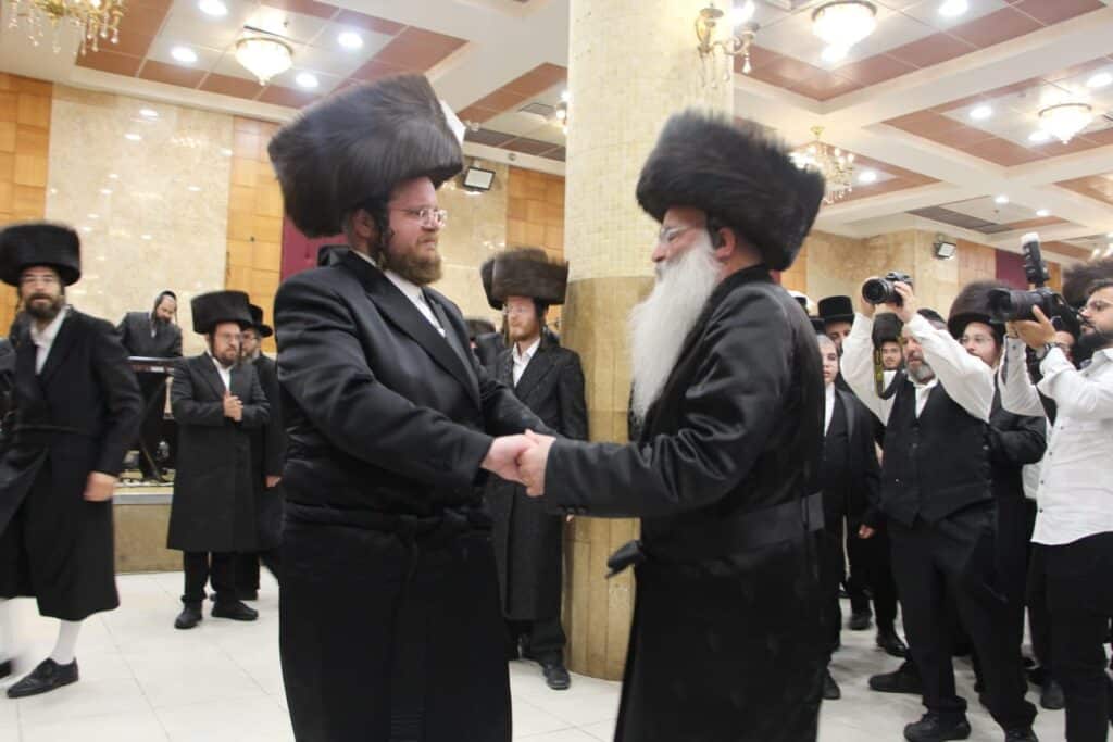 בשמחת החתונה: הרבי מויז'ניץ רקד עם ההויז בחור המיתולוגי