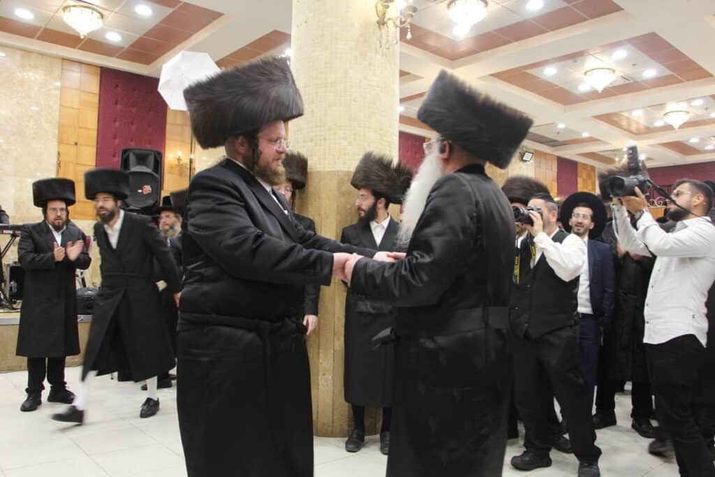 בשמחת החתונה: הרבי מויז'ניץ רקד עם ההויז בחור המיתולוגי