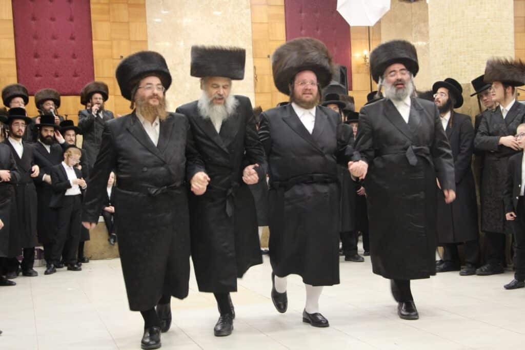 בשמחת החתונה: הרבי מויז'ניץ רקד עם ההויז בחור המיתולוגי
