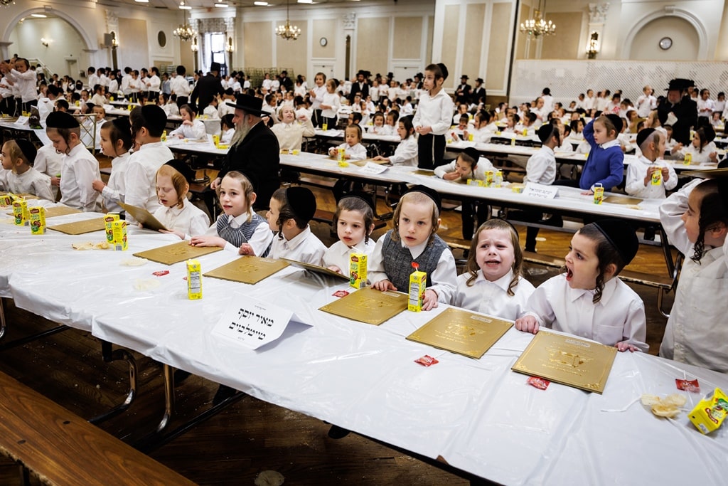 הרבי חילק את החומשים: מסיבה לילדי סטאמר