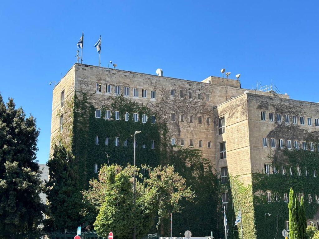 התקיפה שלא הייתה, הממלכתיות של גנץ והמיליארדים שנעלמו