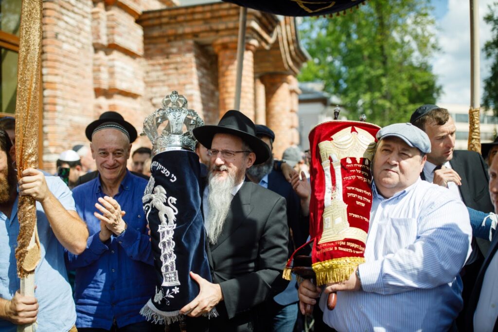 המונים בחגיגת חנוכת הבית לבית הכנסת חב"ד