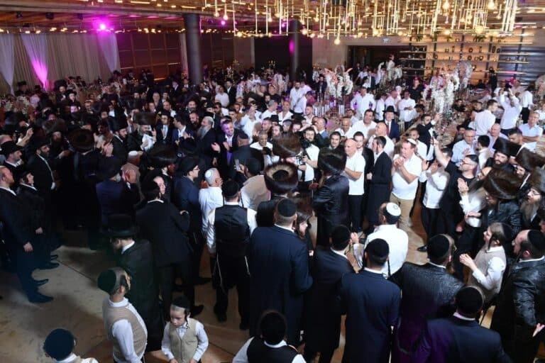 צפו בגלריה: שמחת נישואי בן הגה"צ רבי מרדכי אורי אנגלמן