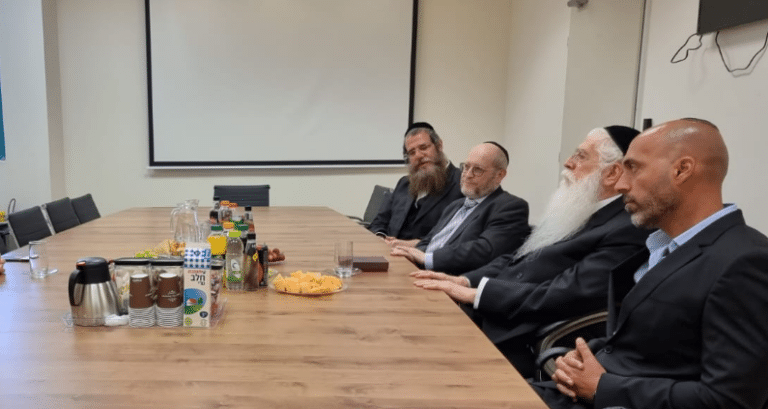 פרוש הציג את תכנית החומש בפני שגרירת ארצות הברית