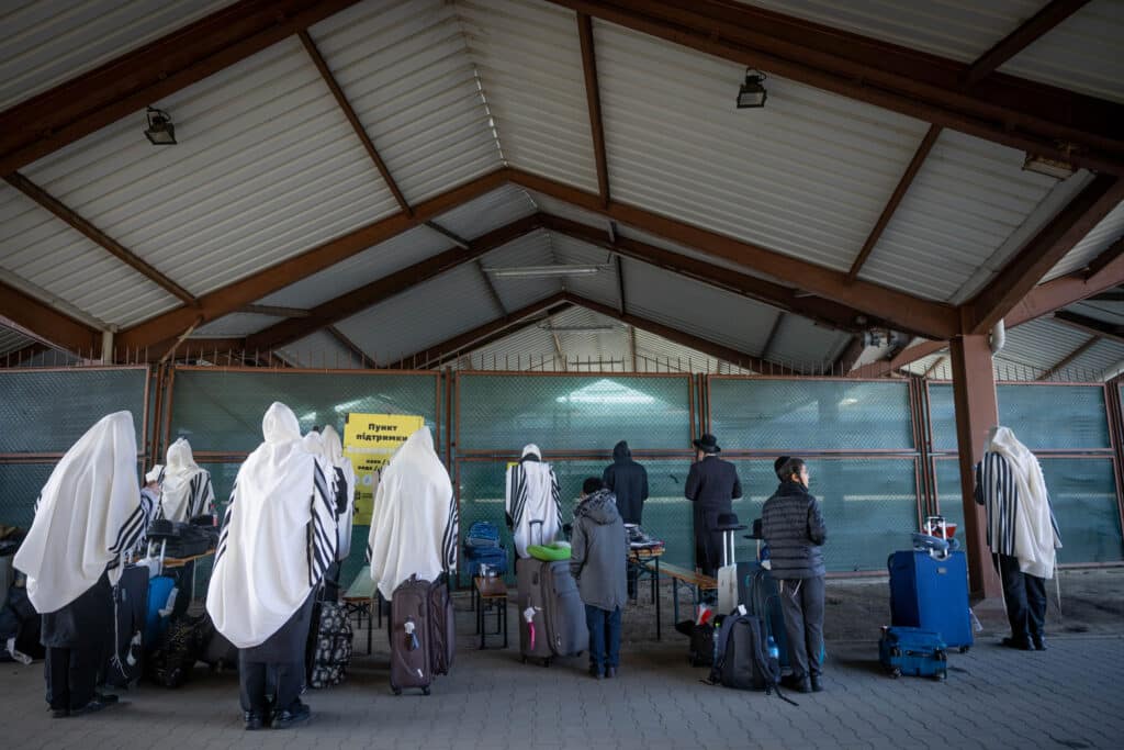 שירים, ריקודים ותפילות: אלפים כבר הגיעו לציון באומן