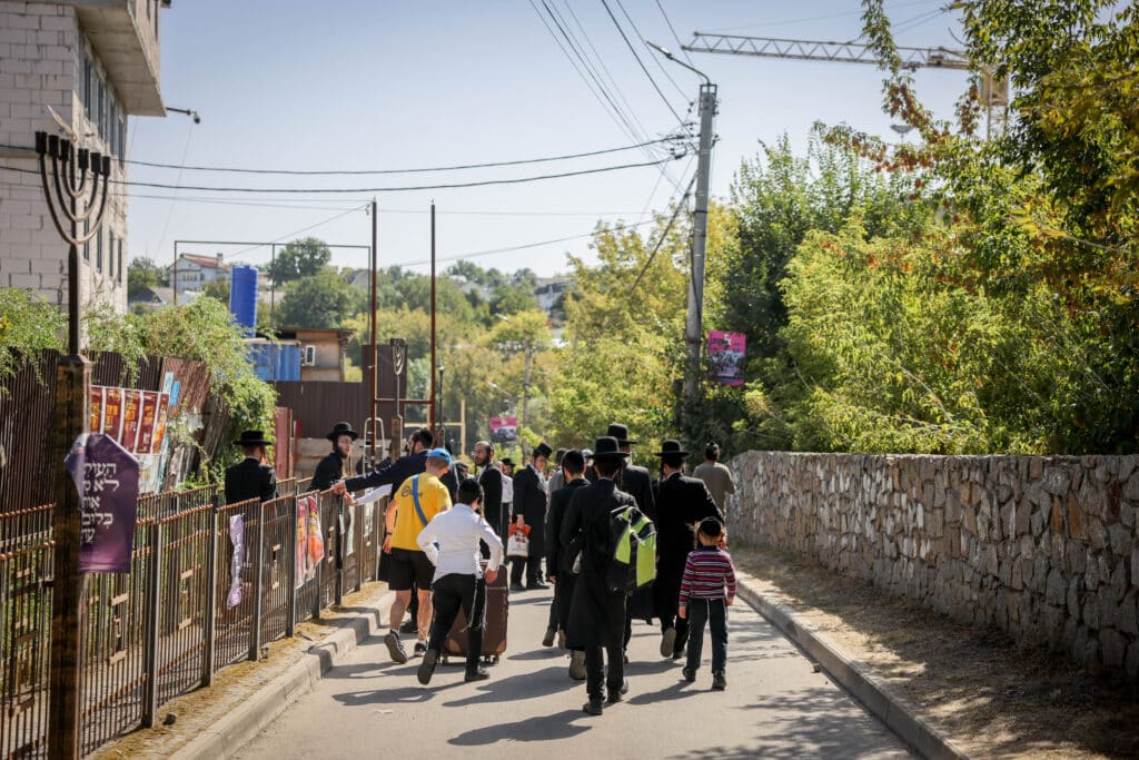 שירים, ריקודים ותפילות: אלפים כבר הגיעו לציון באומן