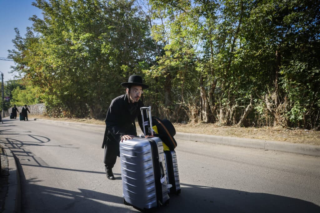 שירים, ריקודים ותפילות: אלפים כבר הגיעו לציון באומן