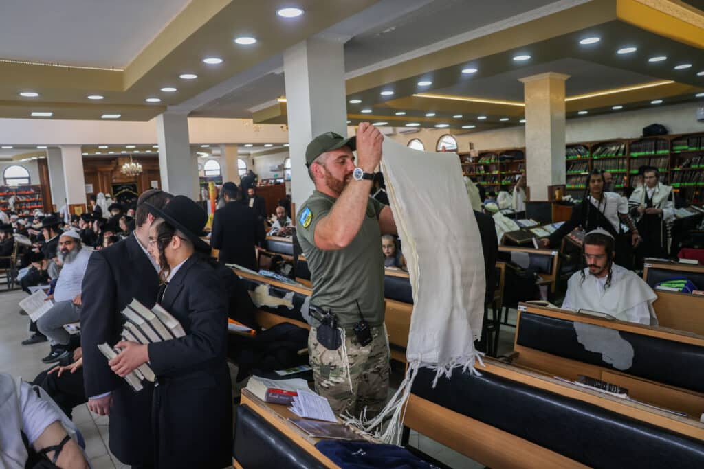 שירים, ריקודים ותפילות: אלפים כבר הגיעו לציון באומן