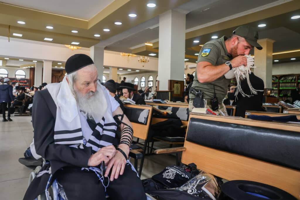 שירים, ריקודים ותפילות: אלפים כבר הגיעו לציון באומן