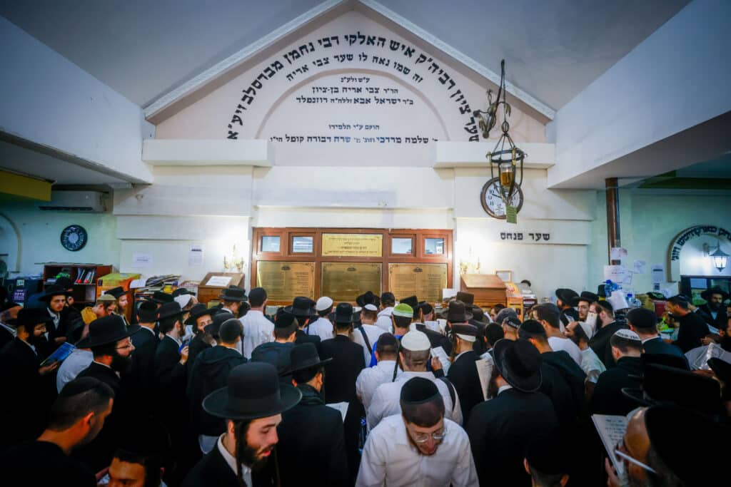 שירים, ריקודים ותפילות: אלפים כבר הגיעו לציון באומן