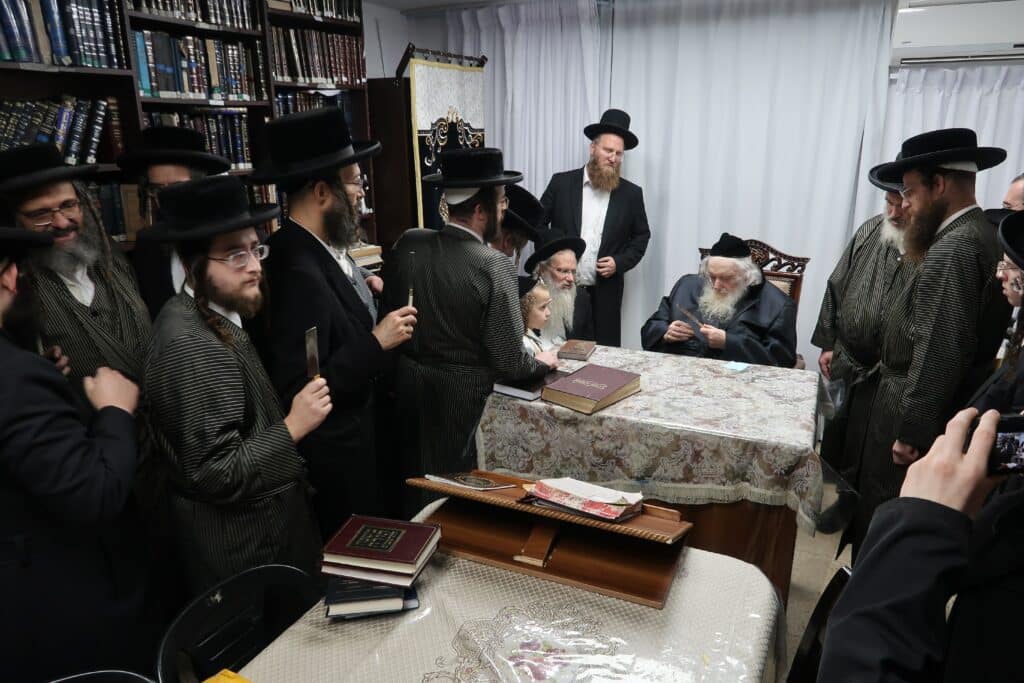 שוחטי 'העדה' עלו לבדיקת סכינים במעונו של הגאב"ד