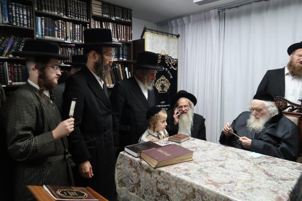 שוחטי 'העדה' עלו לבדיקת סכינים במעונו של הגאב"ד