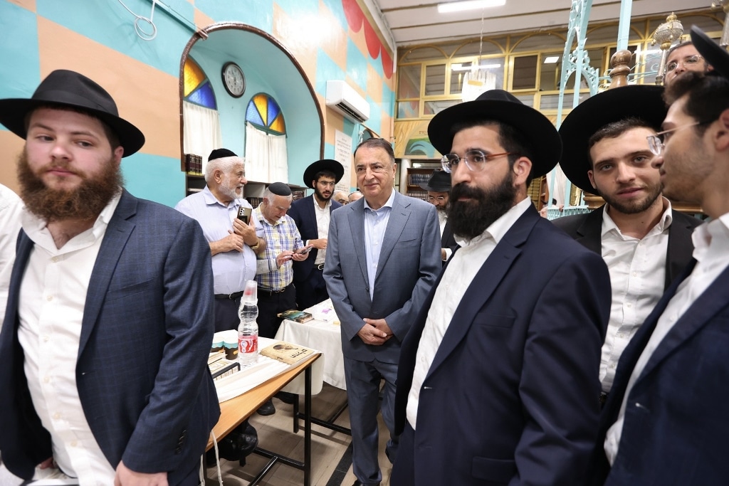 גלריה: הבוכרים חזרו לשכונה לאמירת הסליחות בביהכנ"ס העתיק