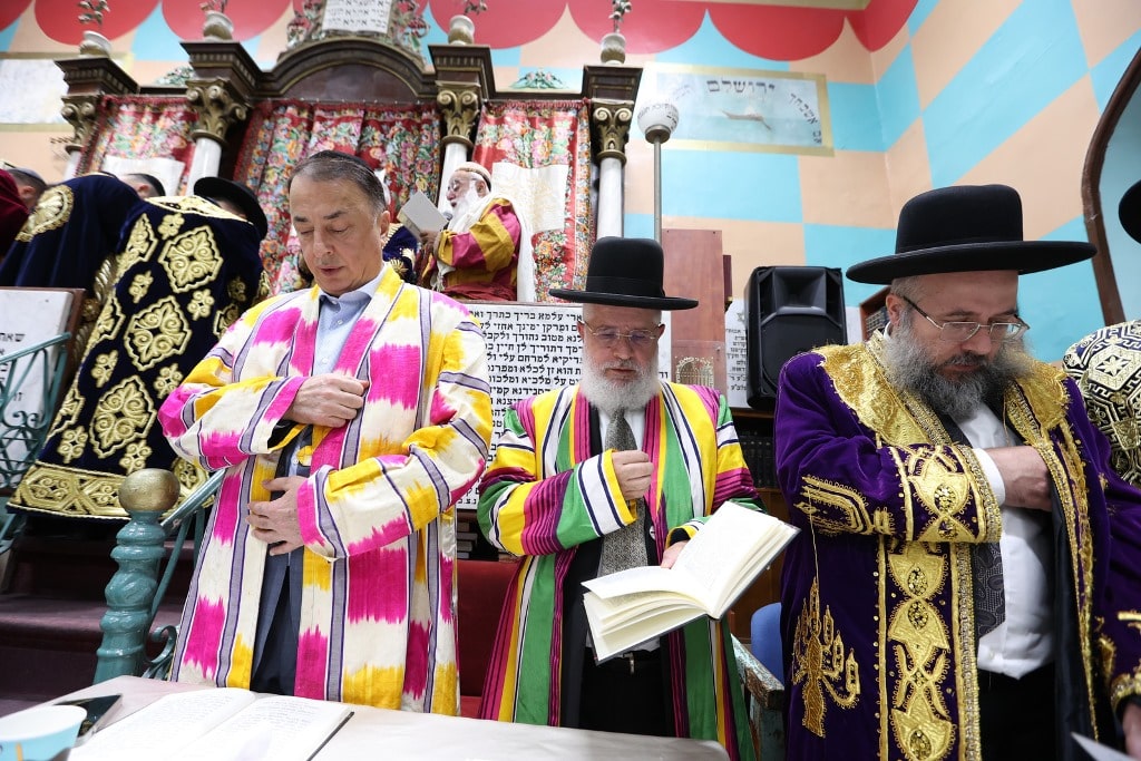 גלריה: הבוכרים חזרו לשכונה לאמירת הסליחות בביהכנ"ס העתיק