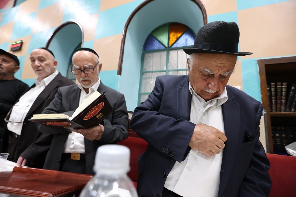 גלריה: הבוכרים חזרו לשכונה לאמירת הסליחות בביהכנ"ס העתיק