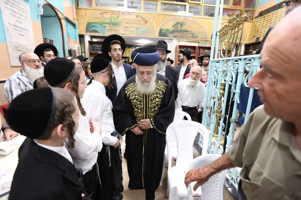 גלריה: הבוכרים חזרו לשכונה לאמירת הסליחות בביהכנ"ס העתיק