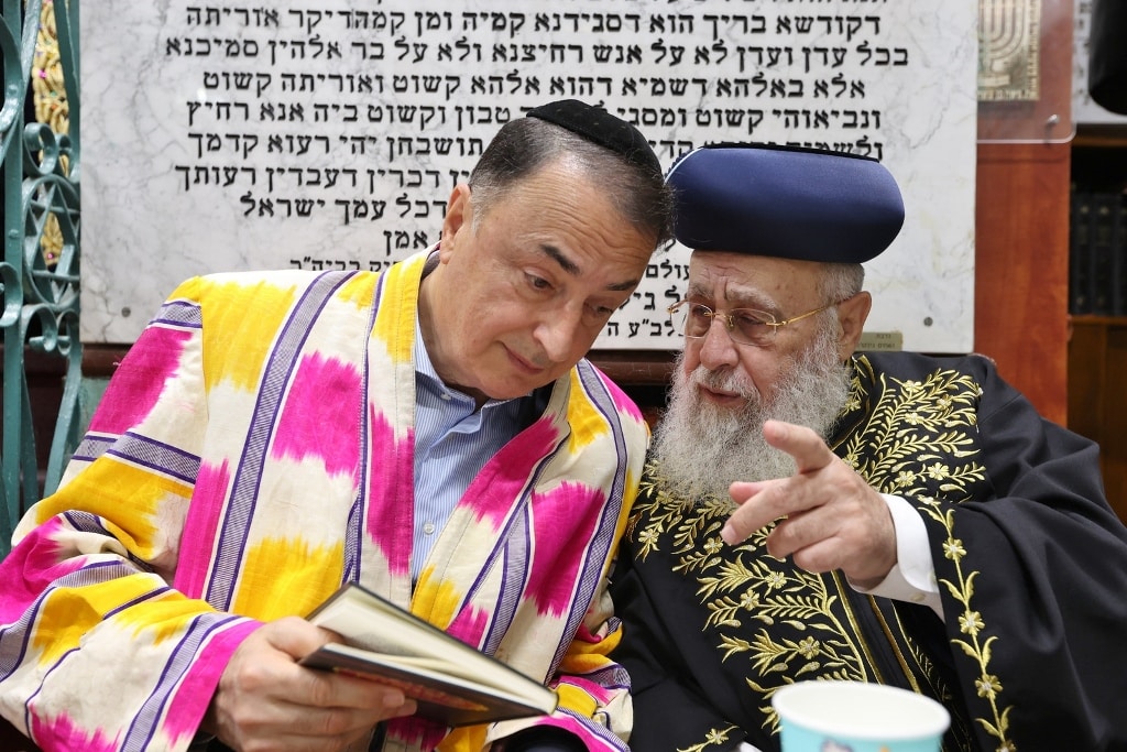 גלריה: הבוכרים חזרו לשכונה לאמירת הסליחות בביהכנ"ס העתיק