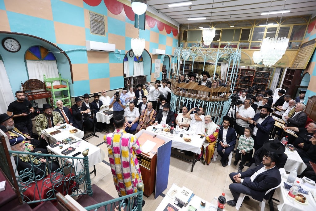 גלריה: הבוכרים חזרו לשכונה לאמירת הסליחות בביהכנ"ס העתיק