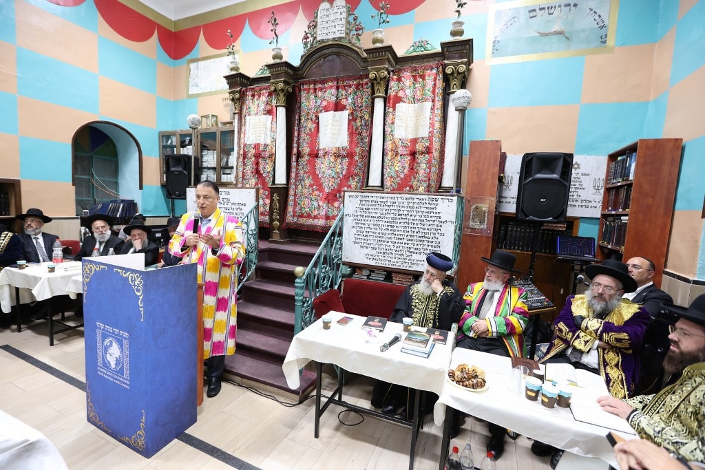 גלריה: הבוכרים חזרו לשכונה לאמירת הסליחות בביהכנ"ס העתיק