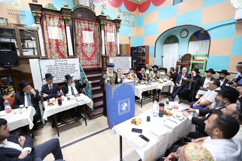 גלריה: הבוכרים חזרו לשכונה לאמירת הסליחות בביהכנ"ס העתיק