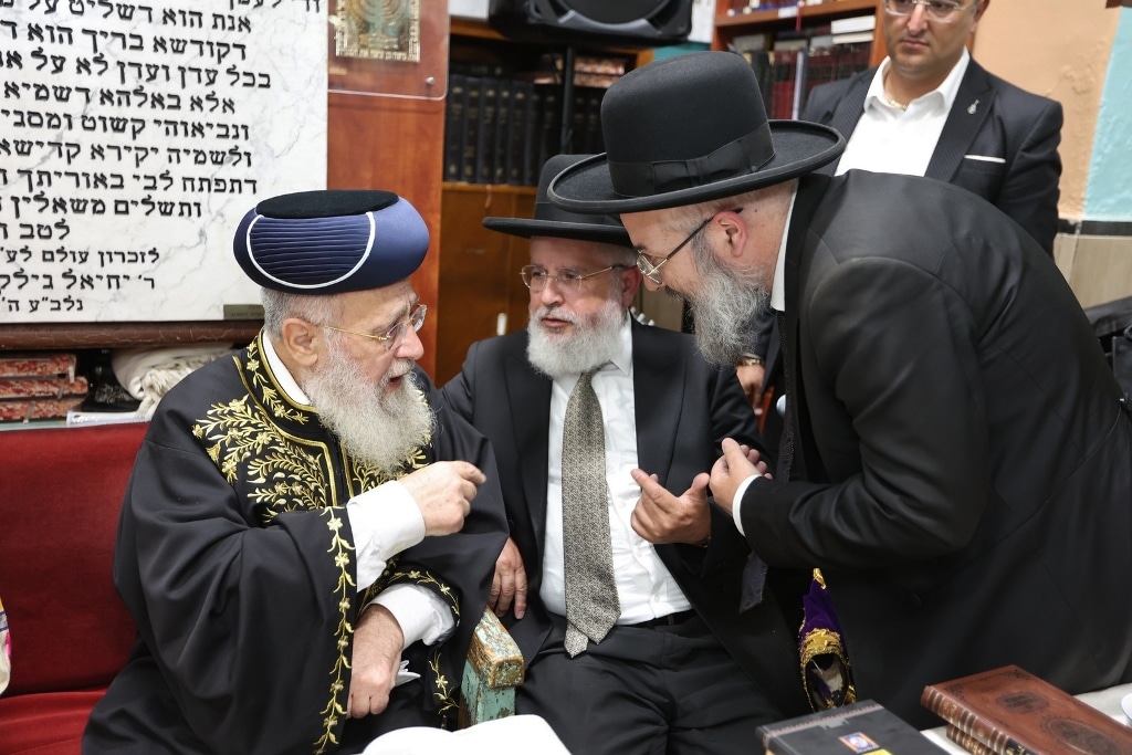 גלריה: הבוכרים חזרו לשכונה לאמירת הסליחות בביהכנ"ס העתיק