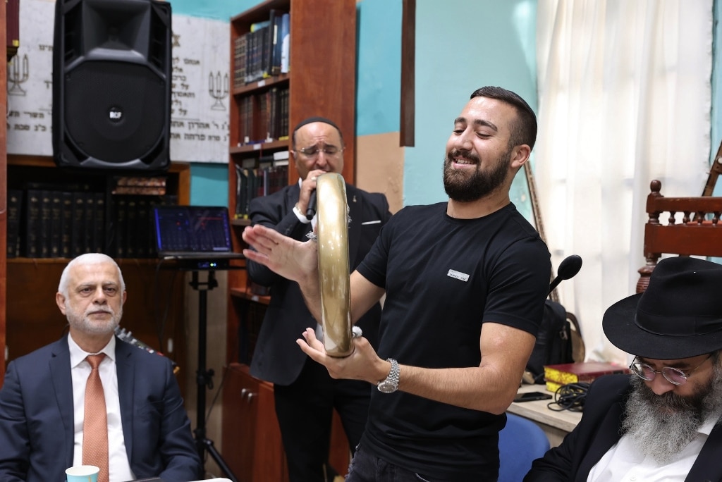 גלריה: הבוכרים חזרו לשכונה לאמירת הסליחות בביהכנ"ס העתיק