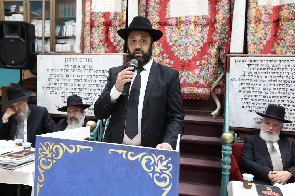 גלריה: הבוכרים חזרו לשכונה לאמירת הסליחות בביהכנ"ס העתיק