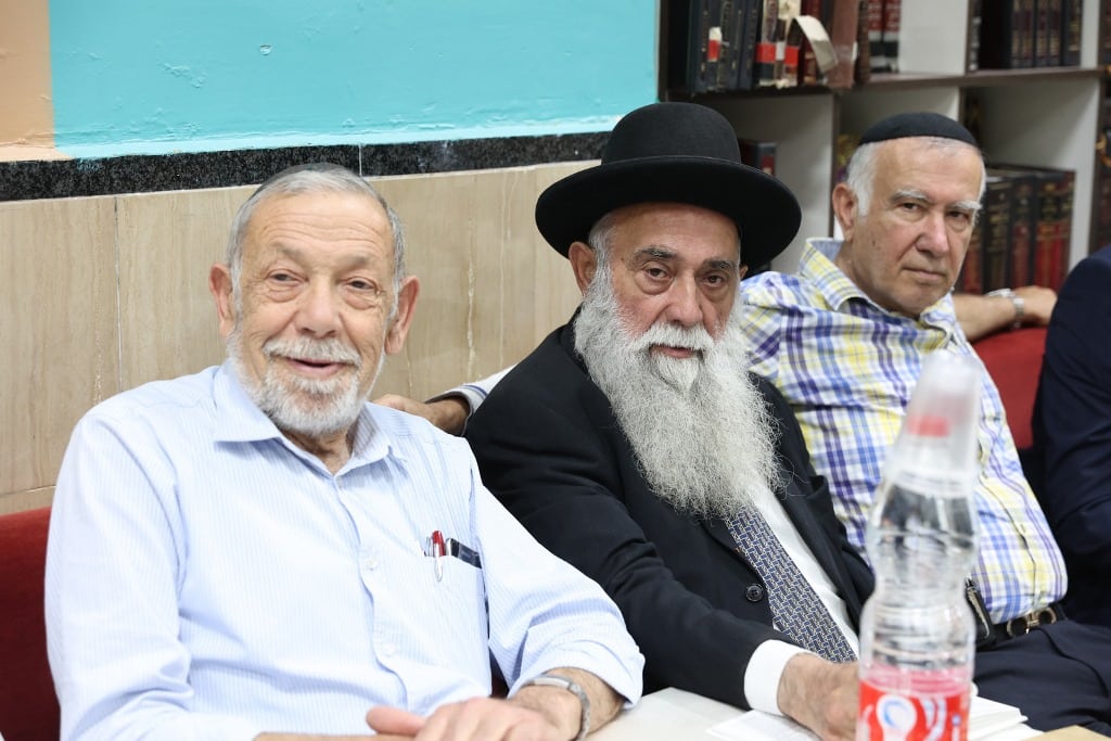 גלריה: הבוכרים חזרו לשכונה לאמירת הסליחות בביהכנ"ס העתיק