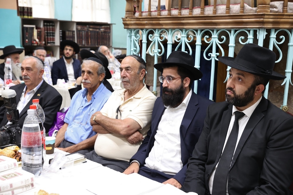 גלריה: הבוכרים חזרו לשכונה לאמירת הסליחות בביהכנ"ס העתיק