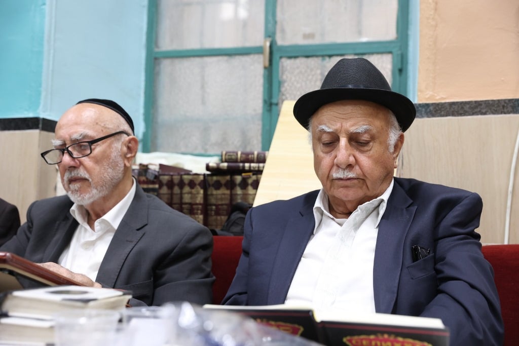 גלריה: הבוכרים חזרו לשכונה לאמירת הסליחות בביהכנ"ס העתיק