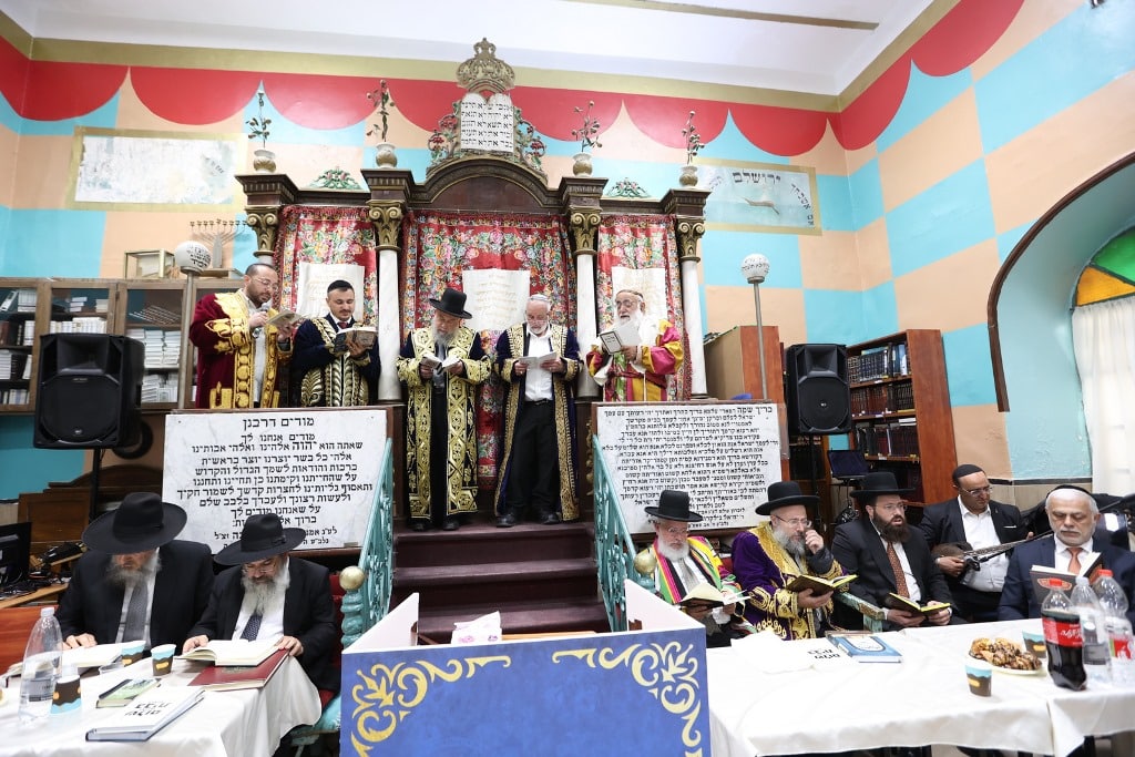 גלריה: הבוכרים חזרו לשכונה לאמירת הסליחות בביהכנ"ס העתיק