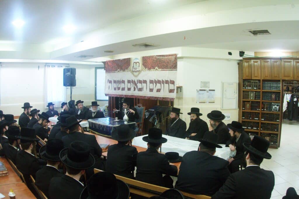 האדמו"ר מסקולען ירושלים בשיחת חיזוק בישיבת חיי תורה