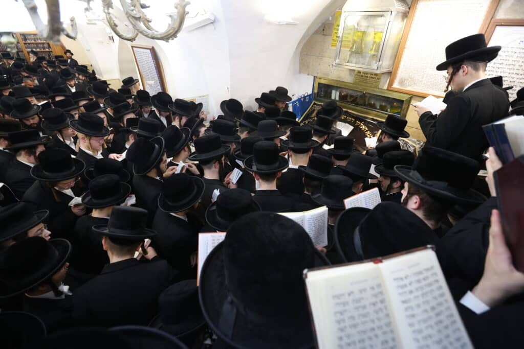 גלריה: האדמו"ר מערלוי עלה לציון הרשב"י במירון עם חסידיו