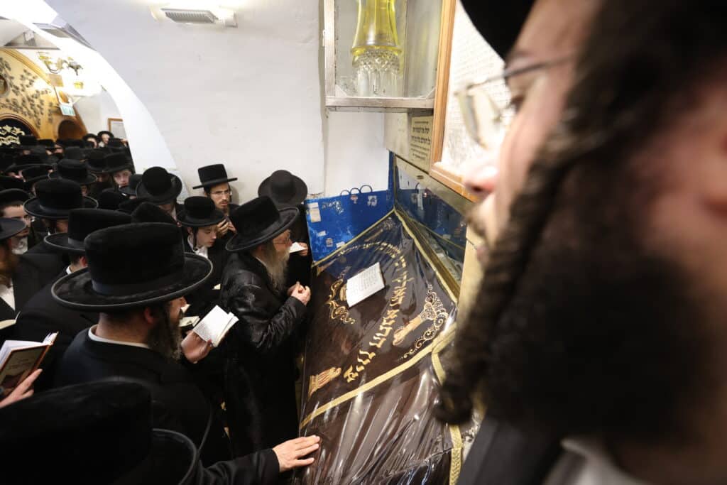 גלריה: האדמו"ר מערלוי עלה לציון הרשב"י במירון עם חסידיו